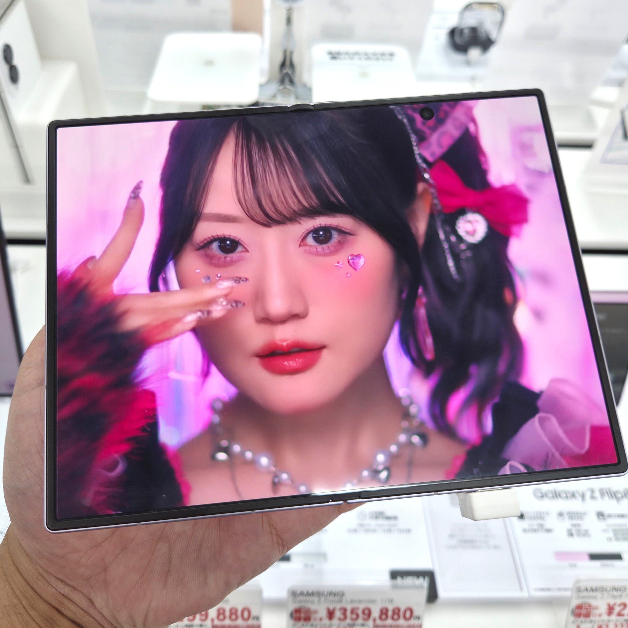 折りたたみiPhone「iPhone Duo」に海外掲示板が反応 価格2000ドルは高いか