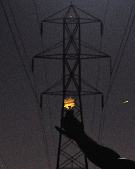 ワイヤレス充電は本当に安全なのか、海外掲示板で物理談義に